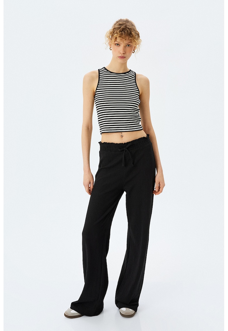 Pantaloni cu croiala ampla si talie ajustabila