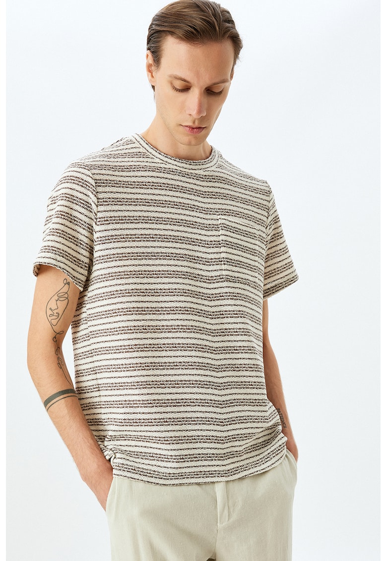 Tricou texturat cu buzunar pe piept