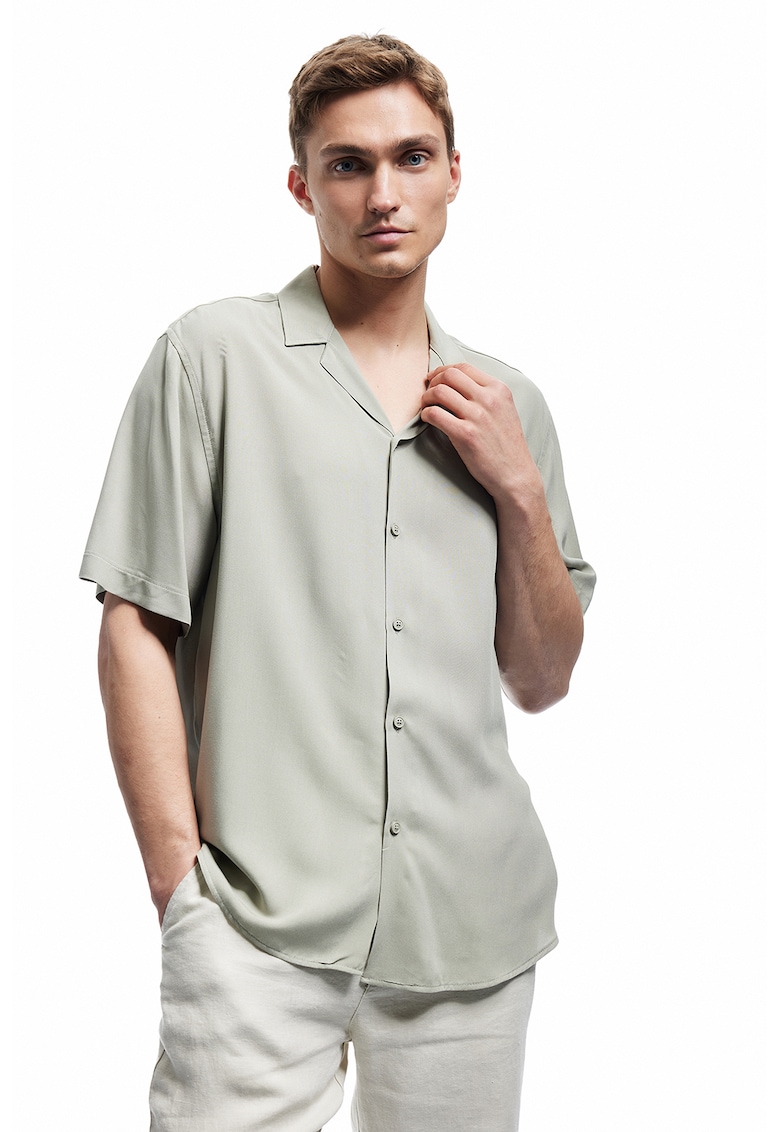 Camasa cu guler si revere