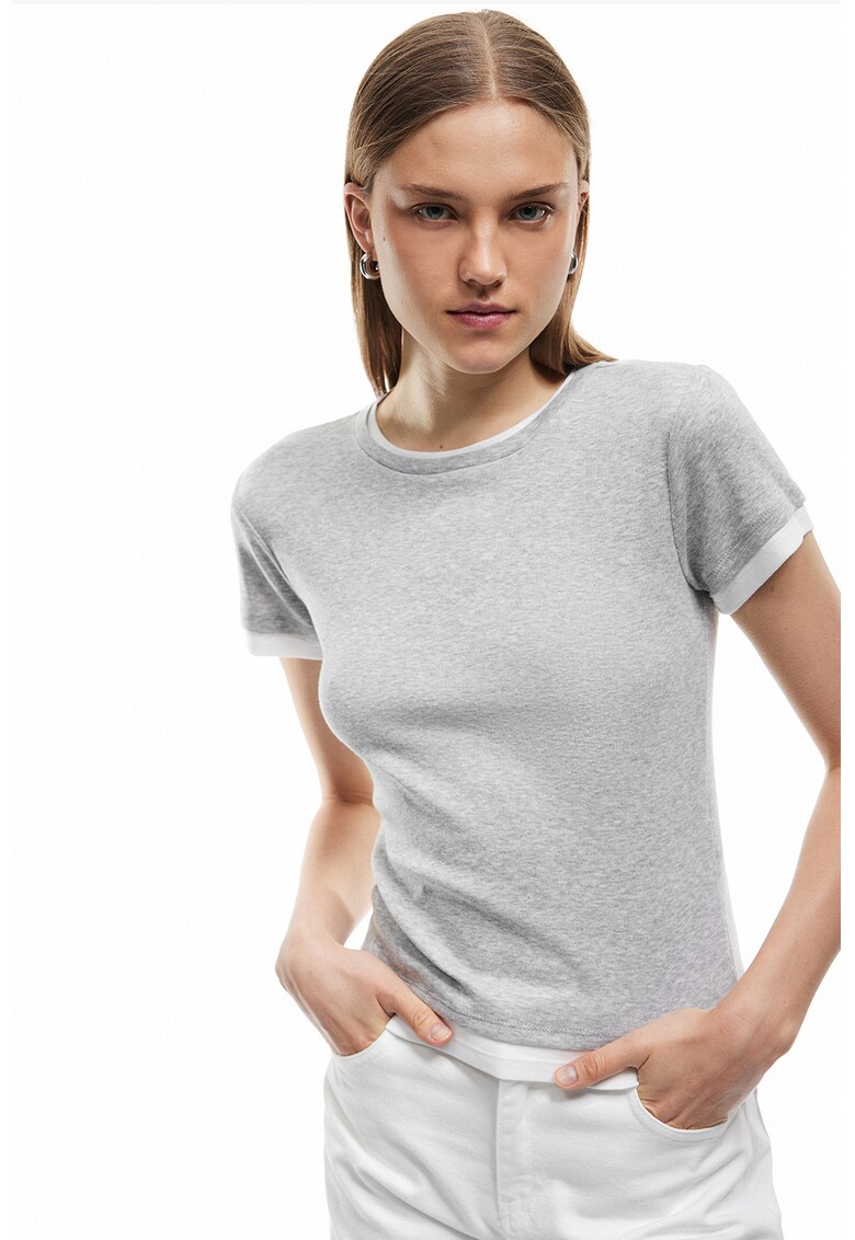 Tricou cambrat cu garnituri contrastante - Gri deschis