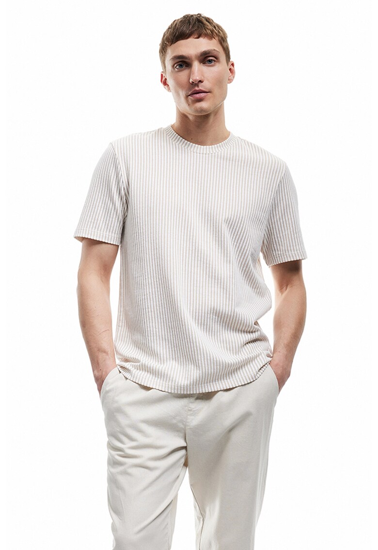 Tricou regular fit cu decolteu la baza gatului - Crem