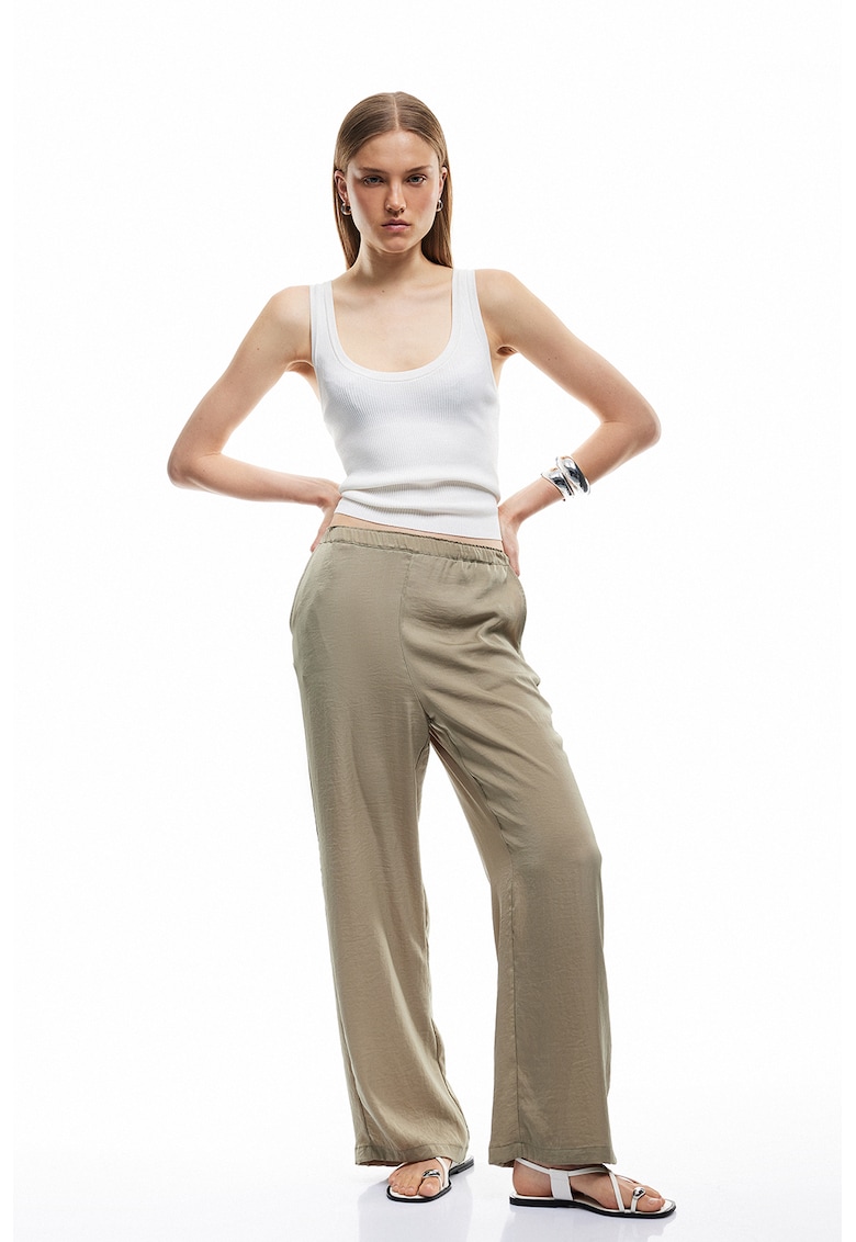 Pantaloni de satin cu croiala ampla