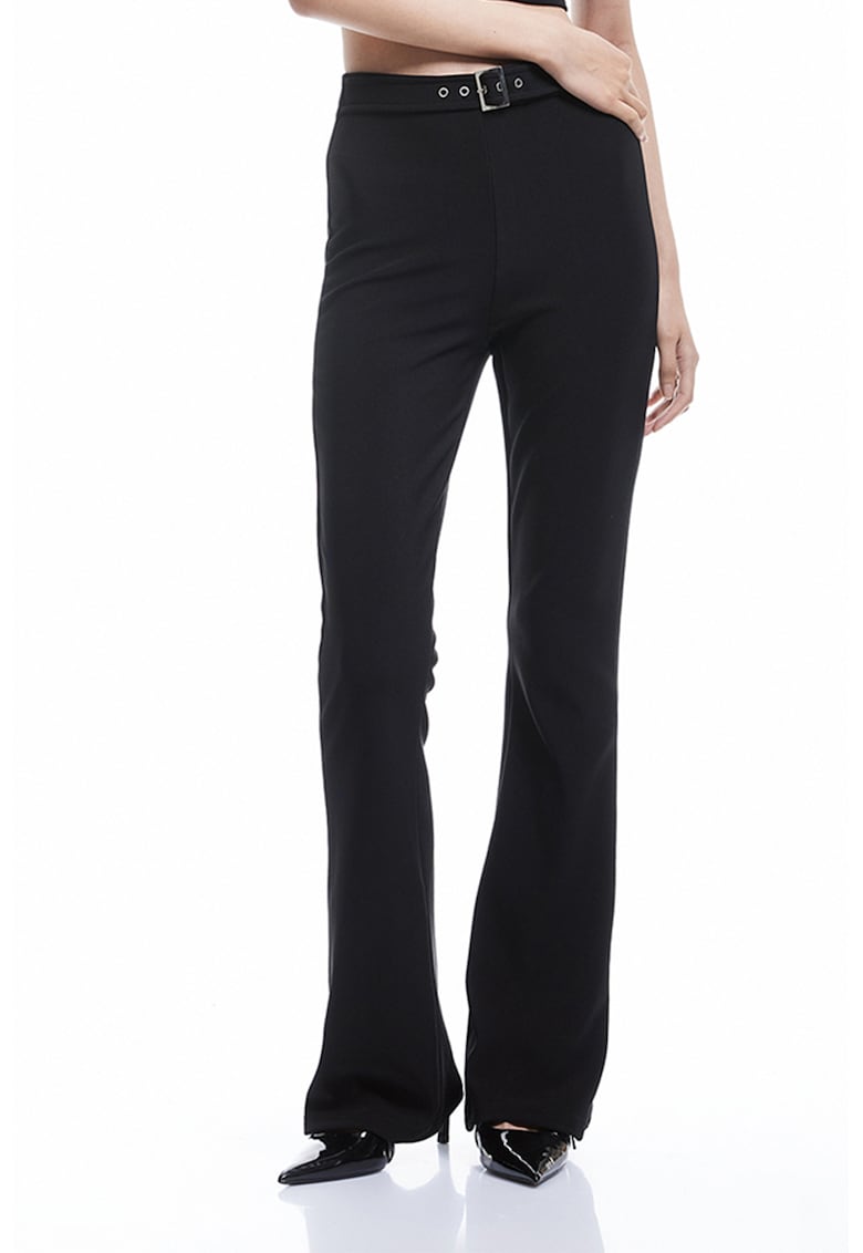 Pantaloni bootcut cu un cordon Pantaloni bootcut cu un cordon