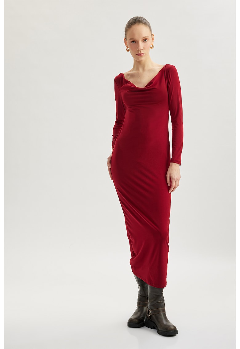 Rochie lunga cambrata cu decupaj frontal - Rosu inchis