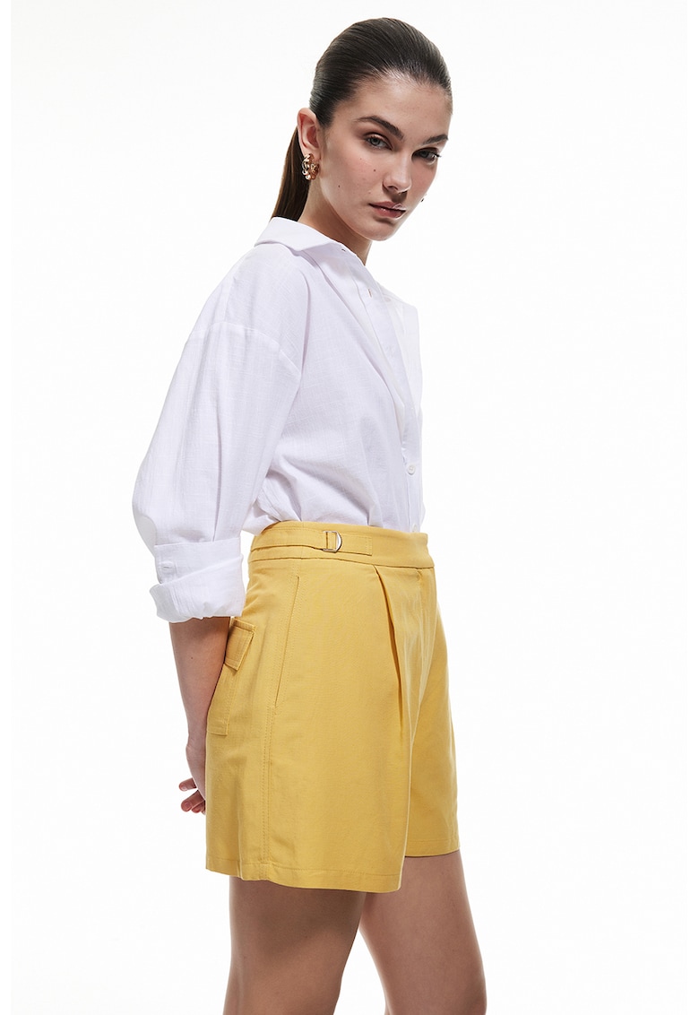 Pantaloni scurti din amestec de in cu catarame laterale ajustabile