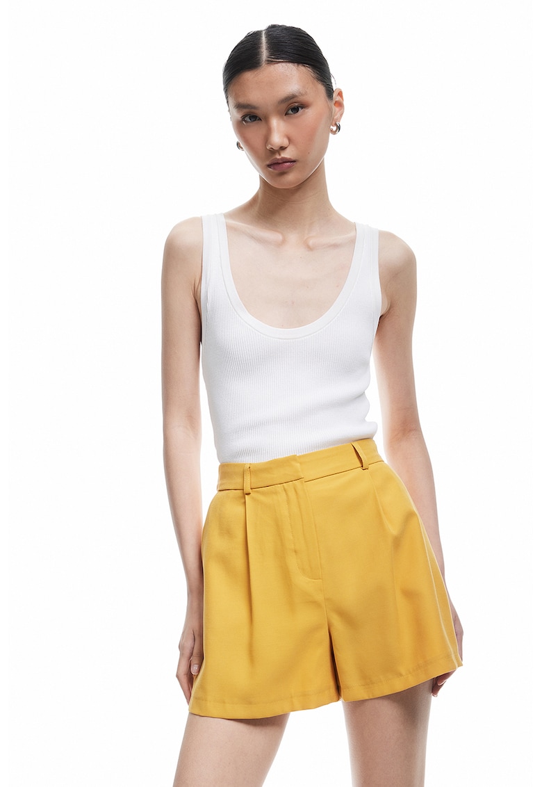 Pantaloni scurti cu talie inalta - Galben