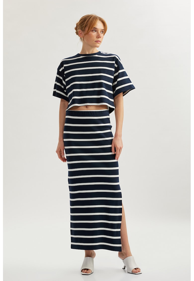 Fusta cu model in dungi si slit lateral