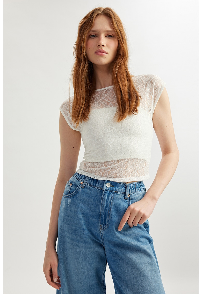Tricou crop cu strat exterior din dantela Tricou crop cu strat exterior din dantela