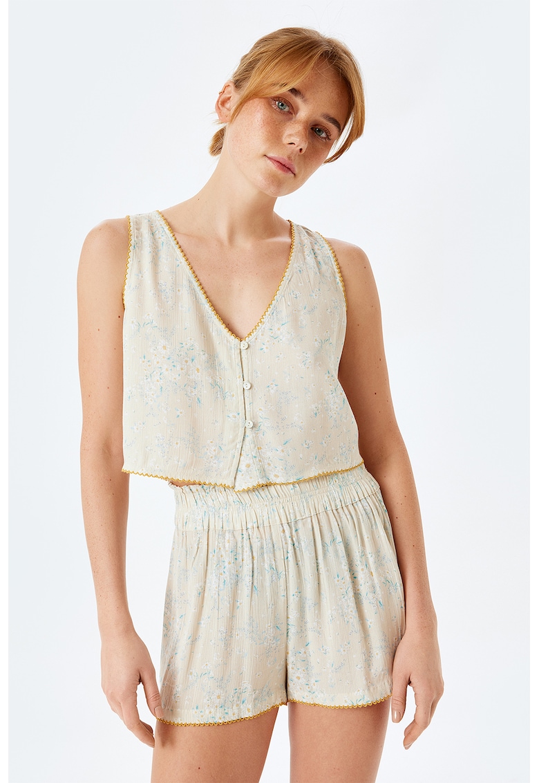 Top cu model floral si decolteu in V