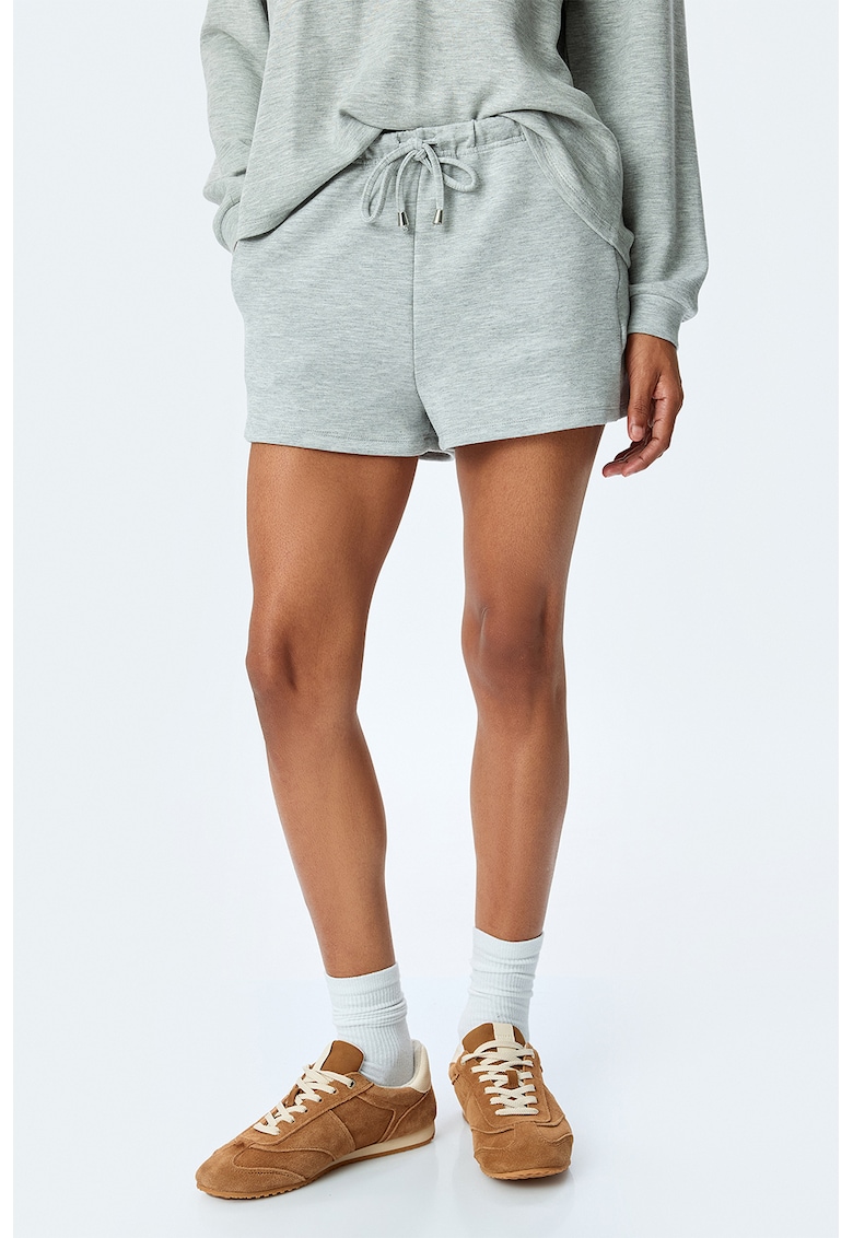 Pantaloni scurti de trening supradimensionati