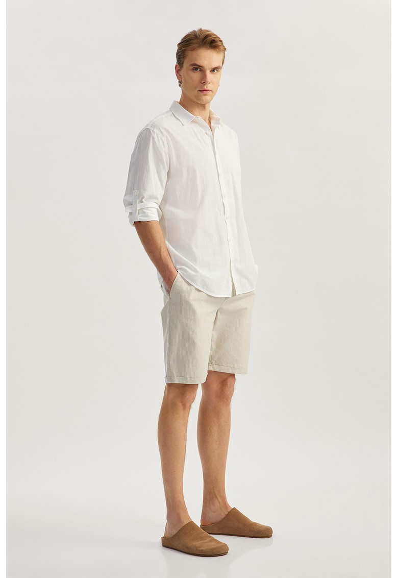 Pantaloni scurti din amestec de in cu snur