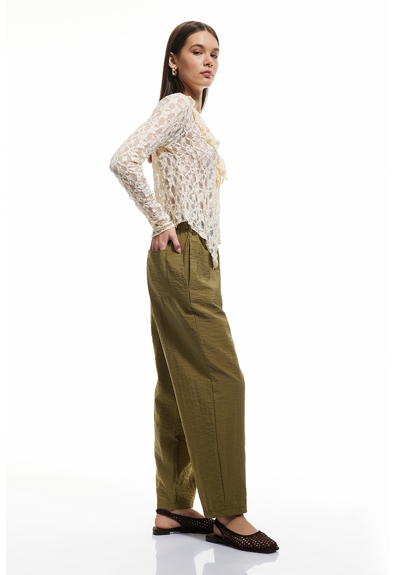 Pantaloni drepti cu buzunare laterale