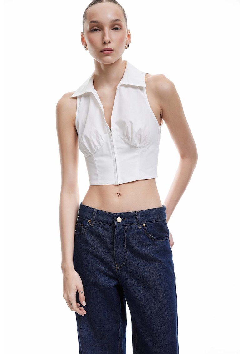 Top crop cu guler ascutit si fermoar