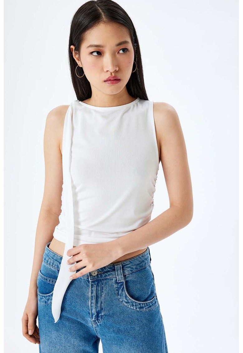 Top crop cu model uni - Alb