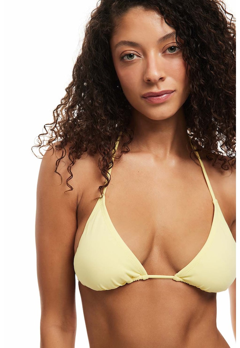Sutien de baie cu cupe triunghiulare