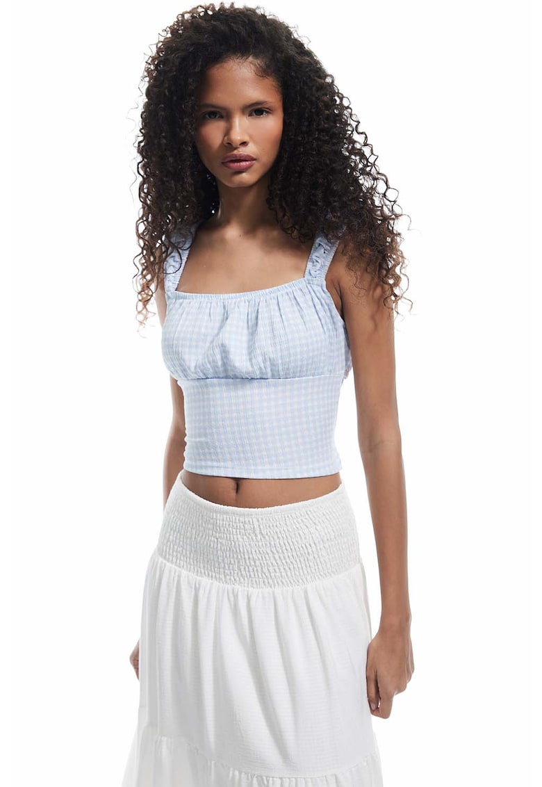 Top crop cu model in carouri Top crop cu model in carouri