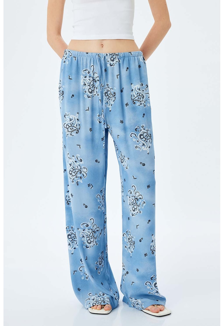 Pantaloni lejeri cu buzunare si snur