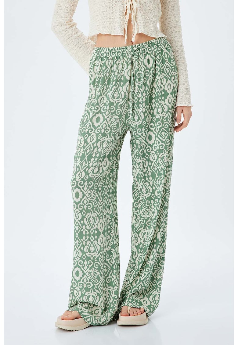 Pantaloni lejeri cu snur