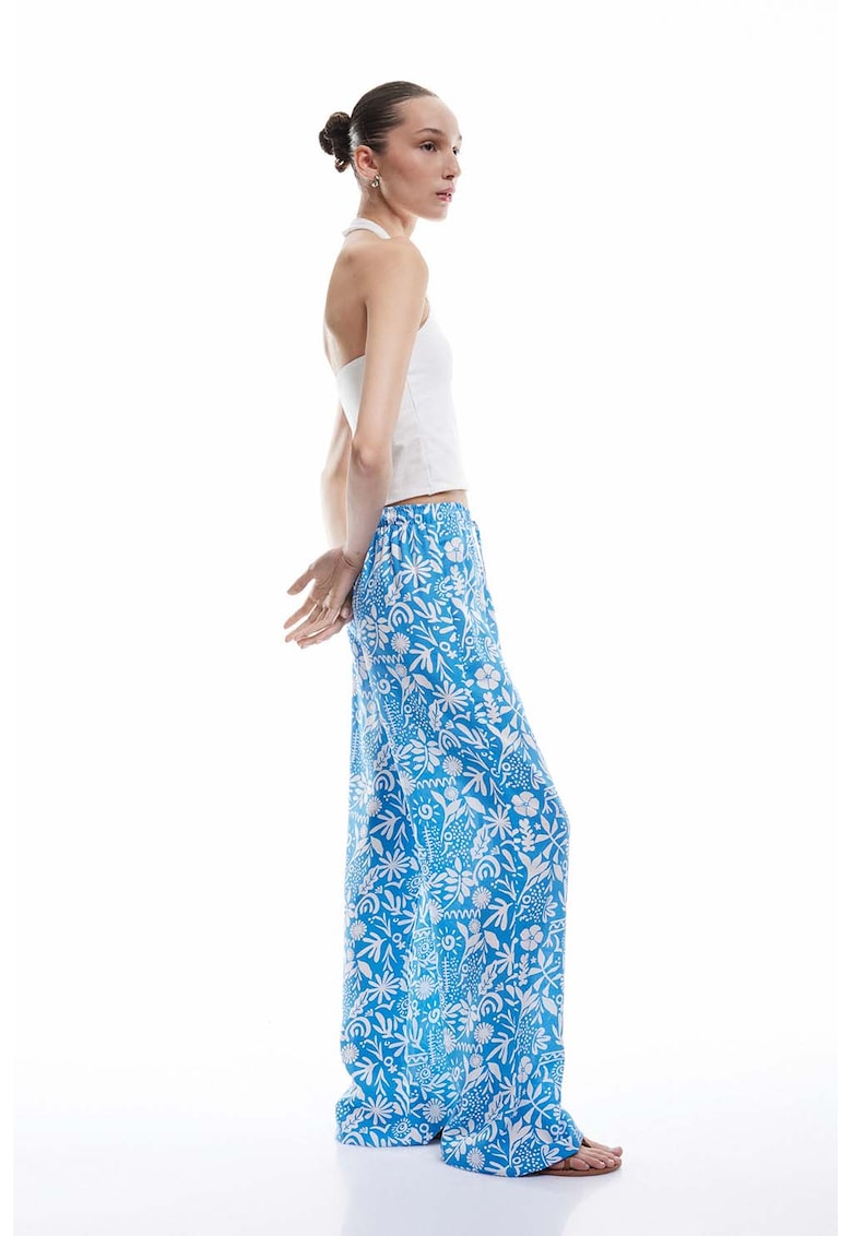 Pantaloni cu snur si model