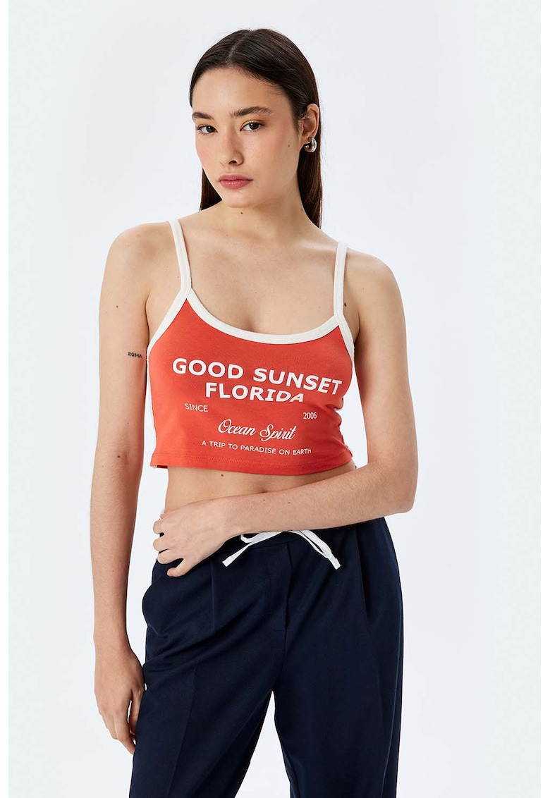 Top crop cu imprimeu text - Alb/Caramiziu