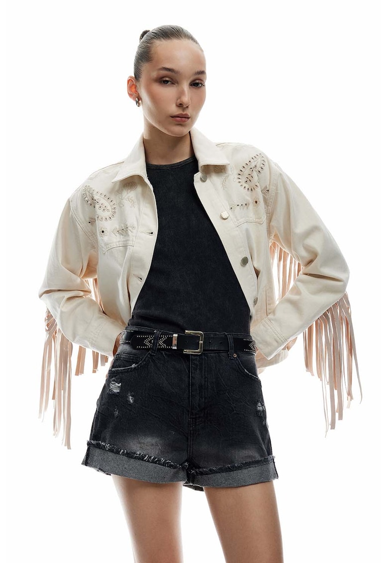 Blugi scurti cu aspect deteriorat