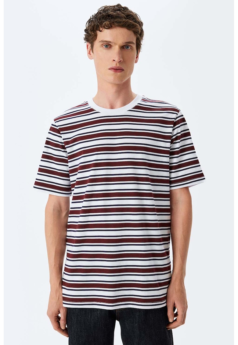 Tricou cu decolteu la baza gatului si model in dungi - Alb/Visiniu/Albastru ultramarin