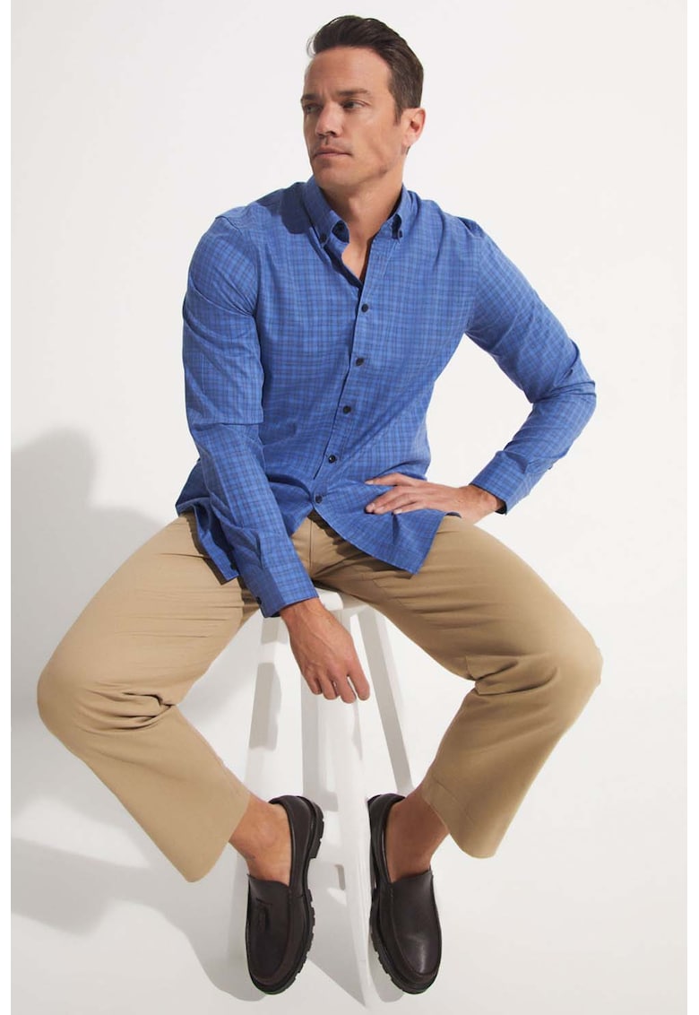 Camasa cu guler fixat cu nasturi si model in carouri