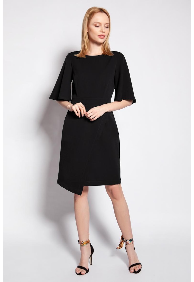 Rochie cu maneci ample si croiala asimetrica Rochie cu maneci ample si croiala asimetrica