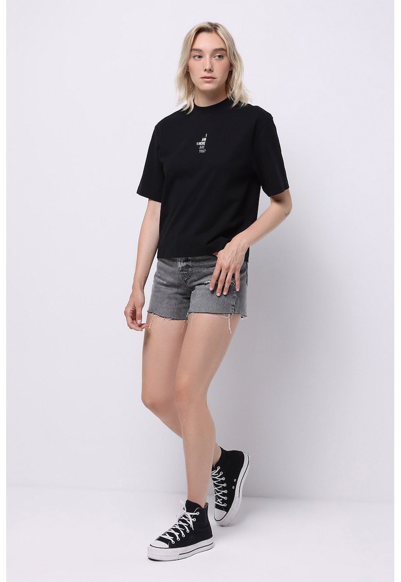 Blugi drepti cu detalii cu aspect deteriorat