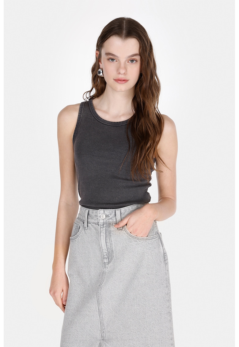 Top striat cu croiala slim-fit