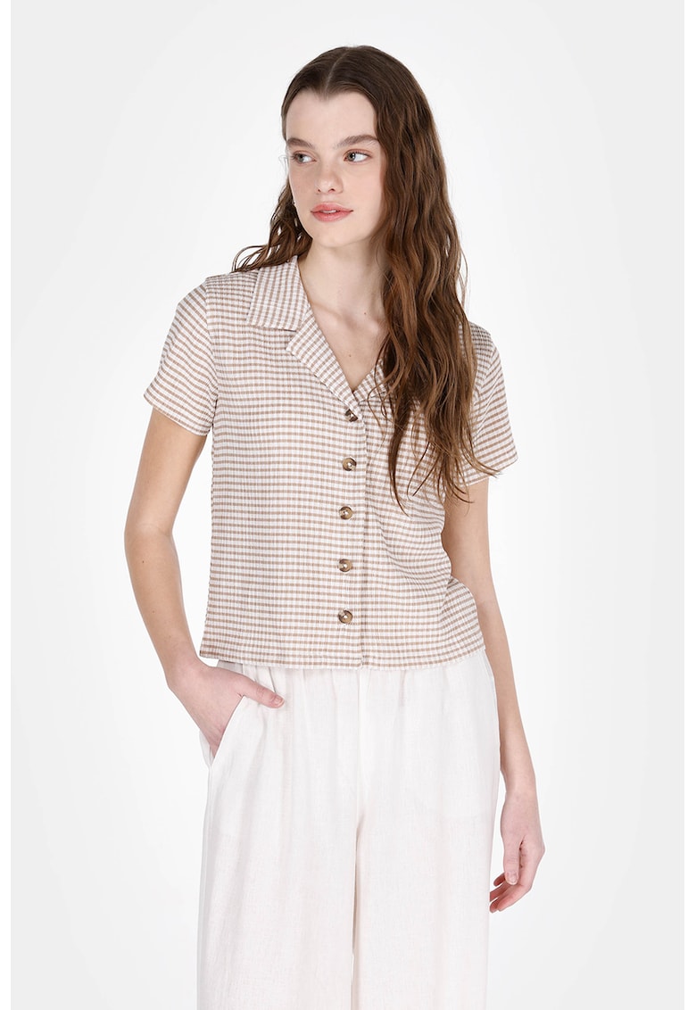 Camasa cu maneci scurte si model in carouri Camasa cu maneci scurte si model in carouri