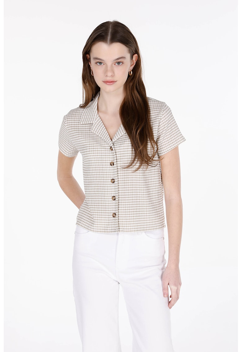 Camasa cu maneci scurte si model in carouri Camasa cu maneci scurte si model in carouri