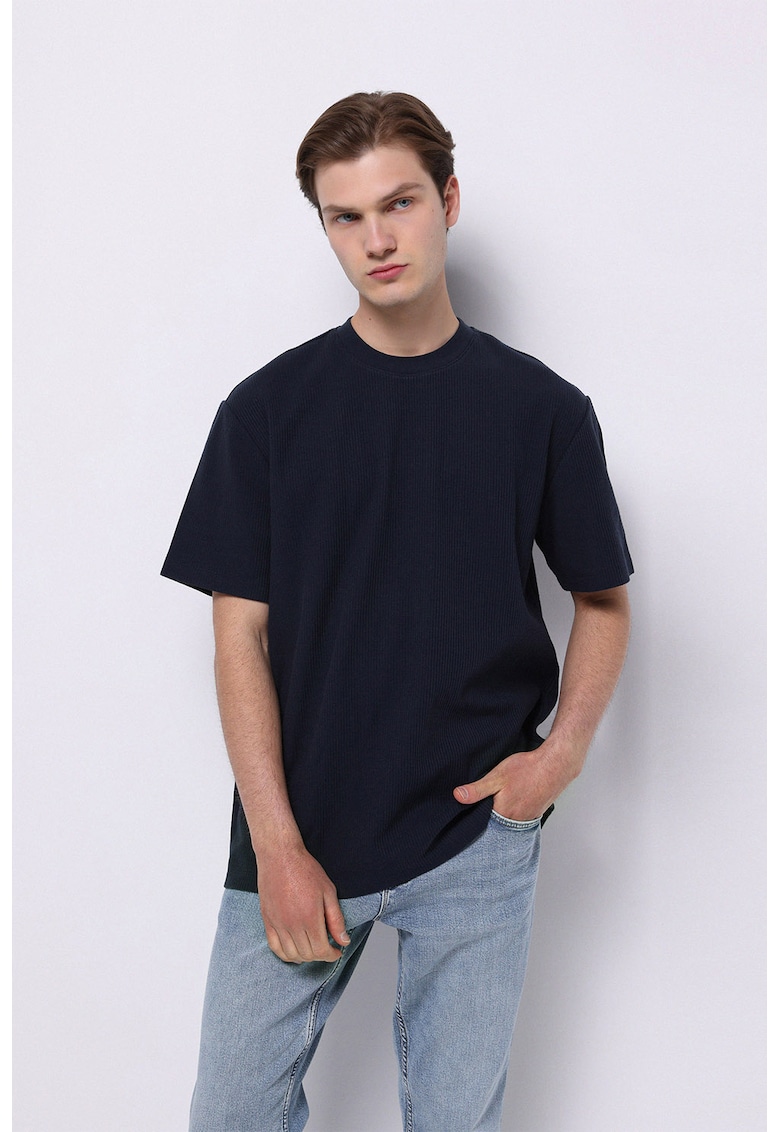 Tricou din bumbac cu decolteu la baza gatului si striatii