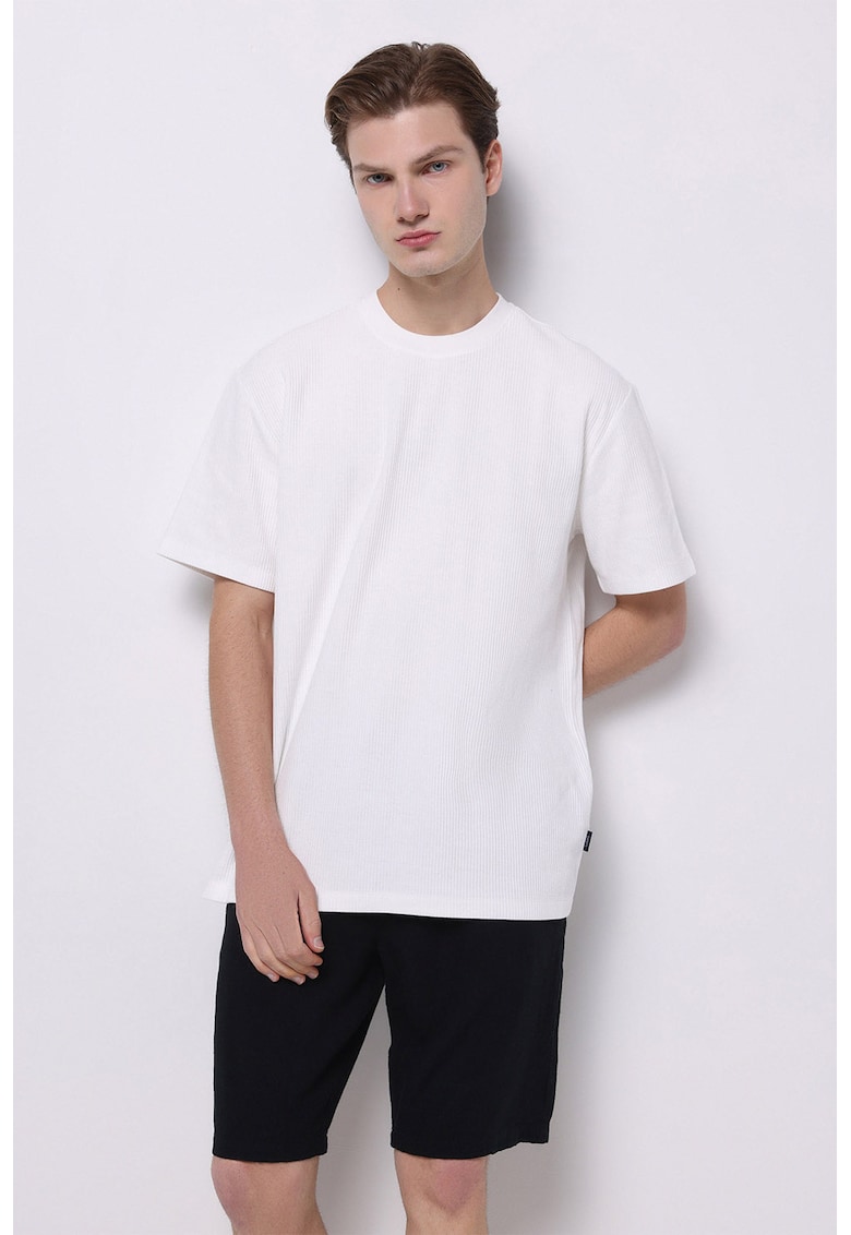 Tricou din bumbac cu decolteu la baza gatului si striatii