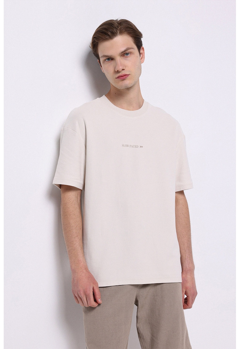 Tricou lejer cu model uni