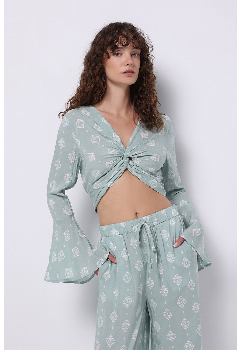 Bluza cu maneci clopot si model