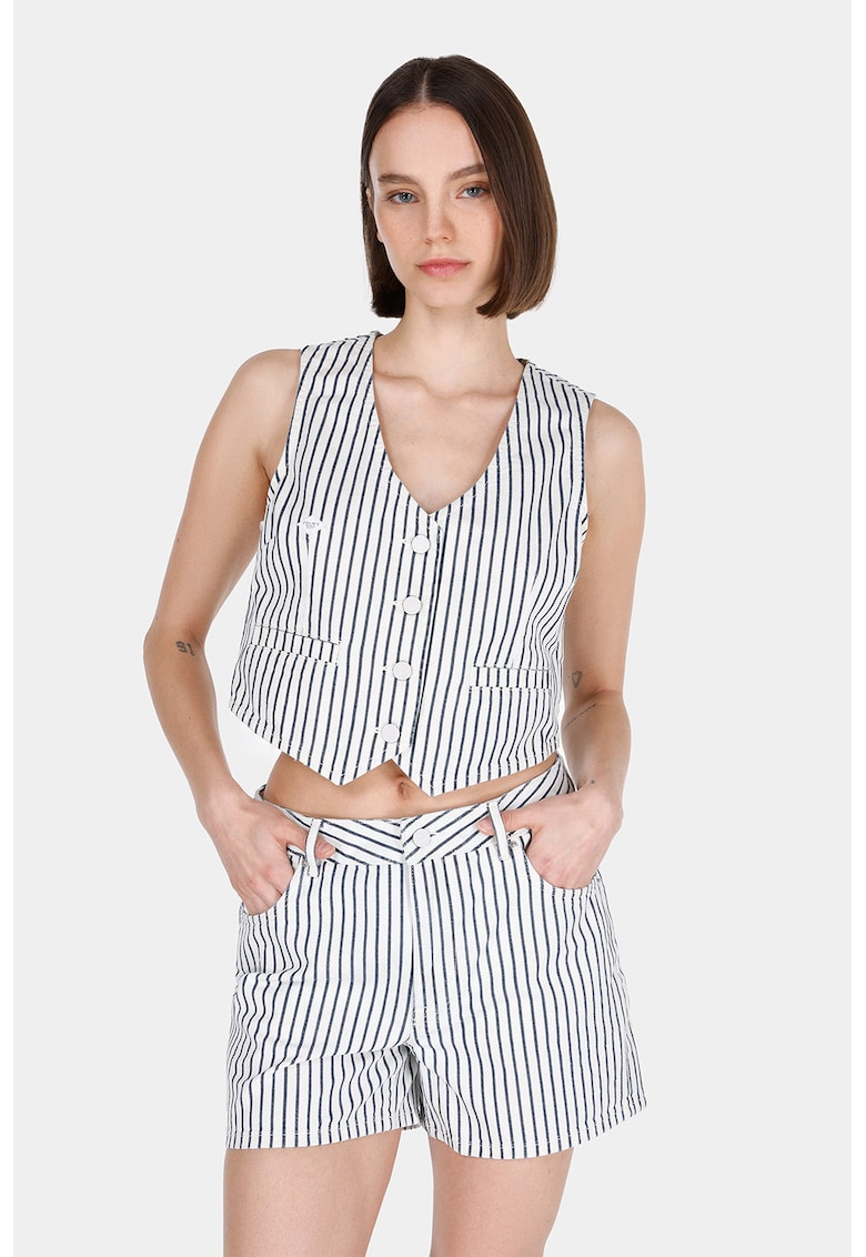 Vesta cu nasturi si dungi