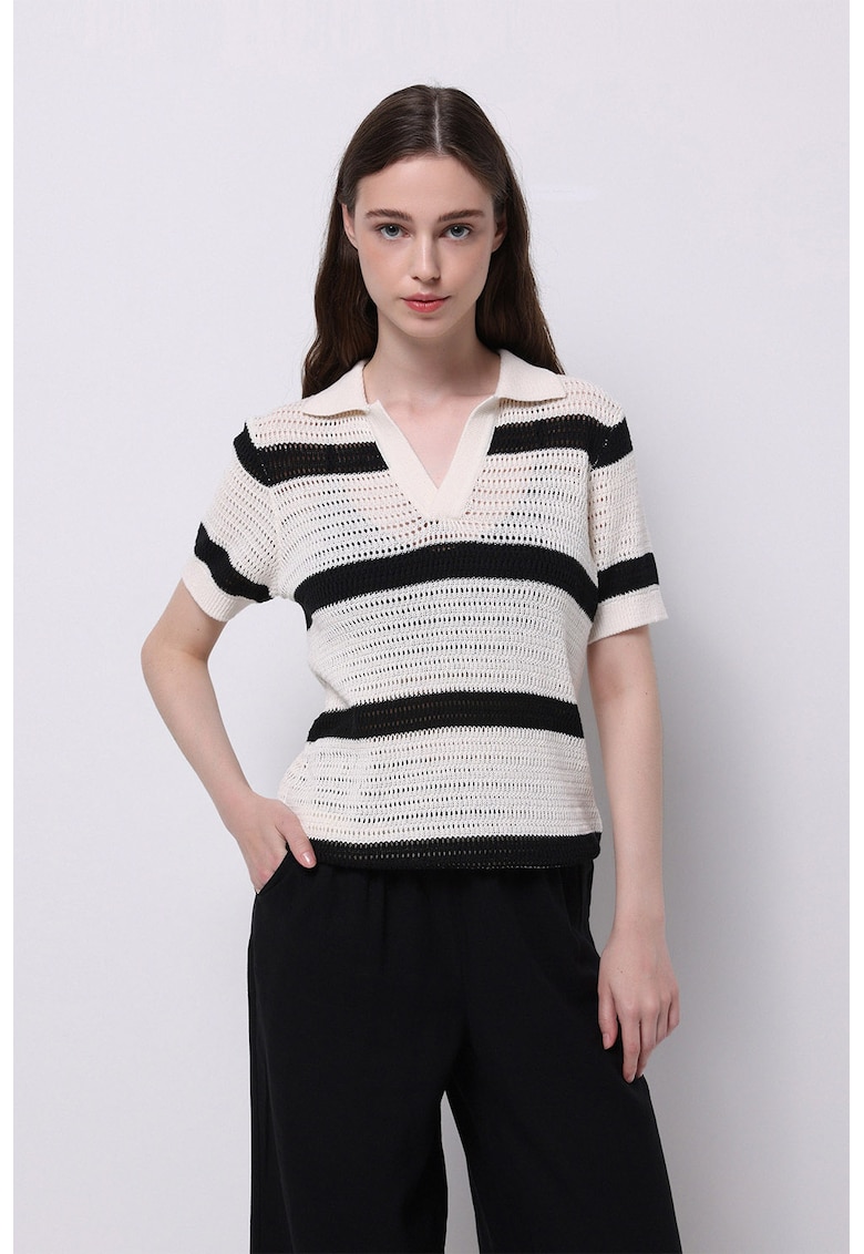 Pulover cu maneci scurte si decolteu in V