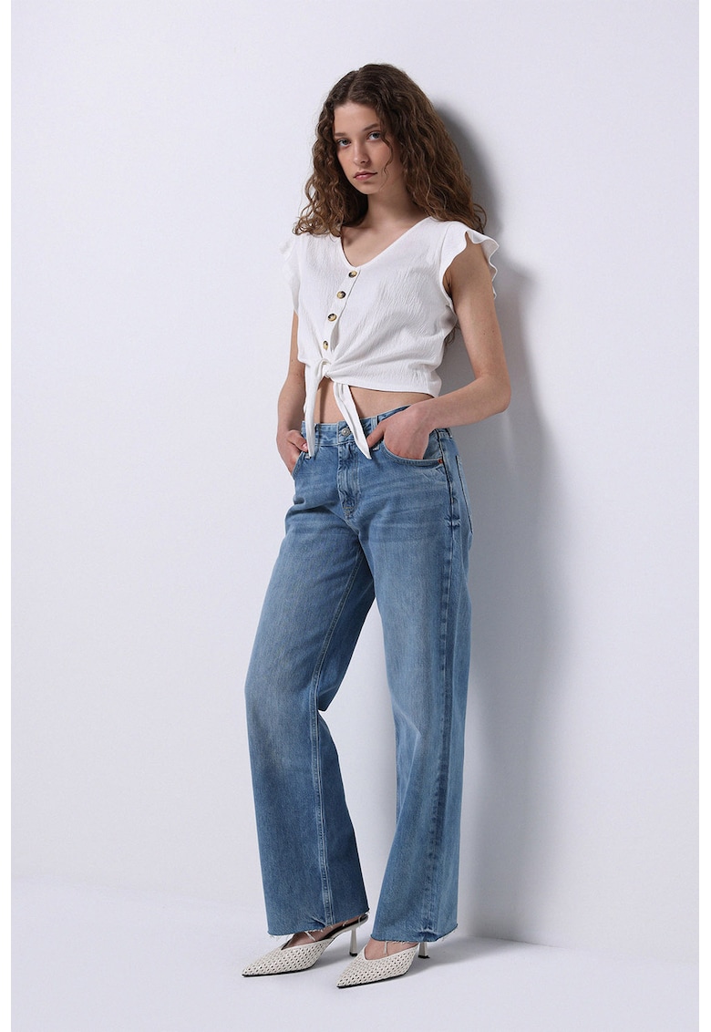 Blugi drepti cu terminatie franjurata