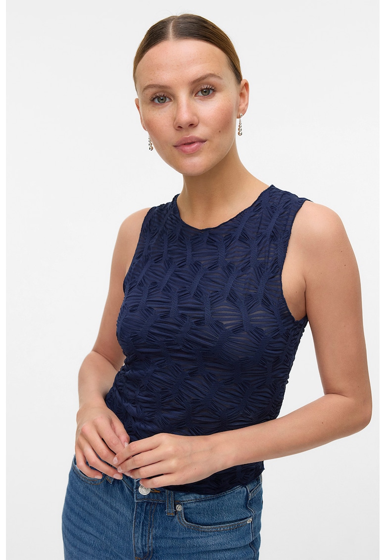 Top slim fit cu decolteu la baza gatului