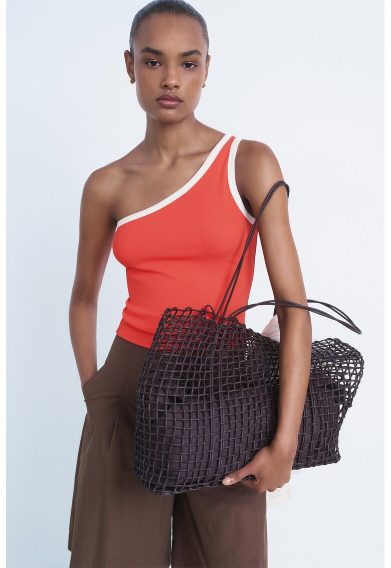 Top slim fit cu decolteu pe un umar - Alb/Coral