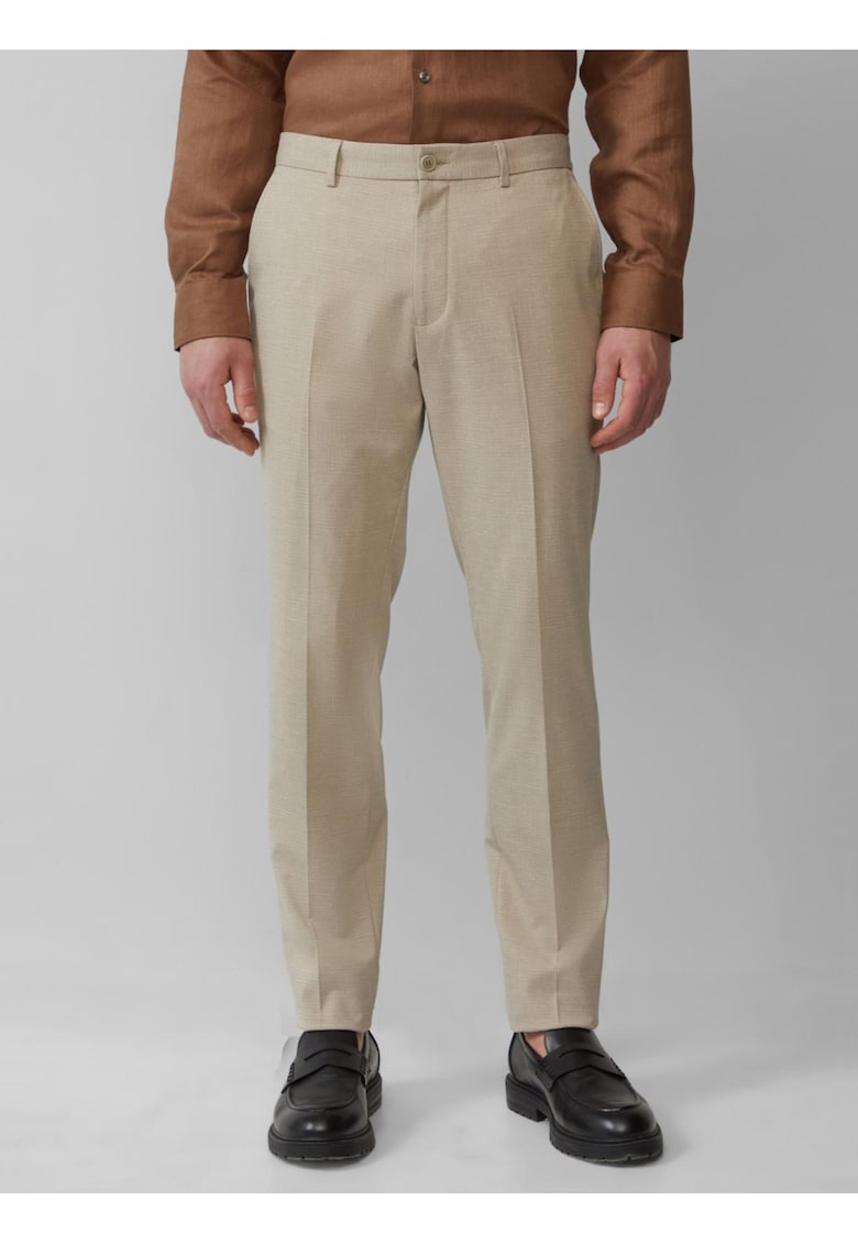Pantaloni costum barbati cu model fin si croiala Regular Fit - Maro