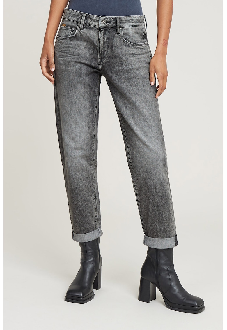 Blugi crop cu croiala boyfriend