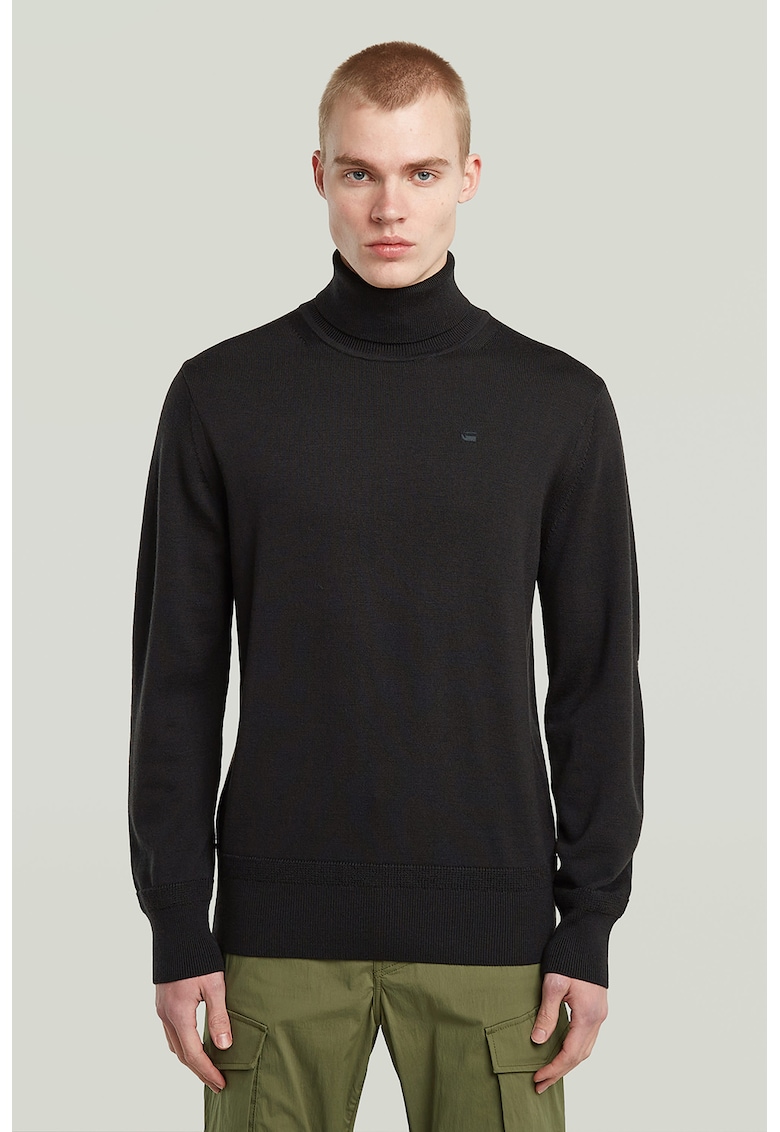 Pulover tricotat din lana cu guler inalt