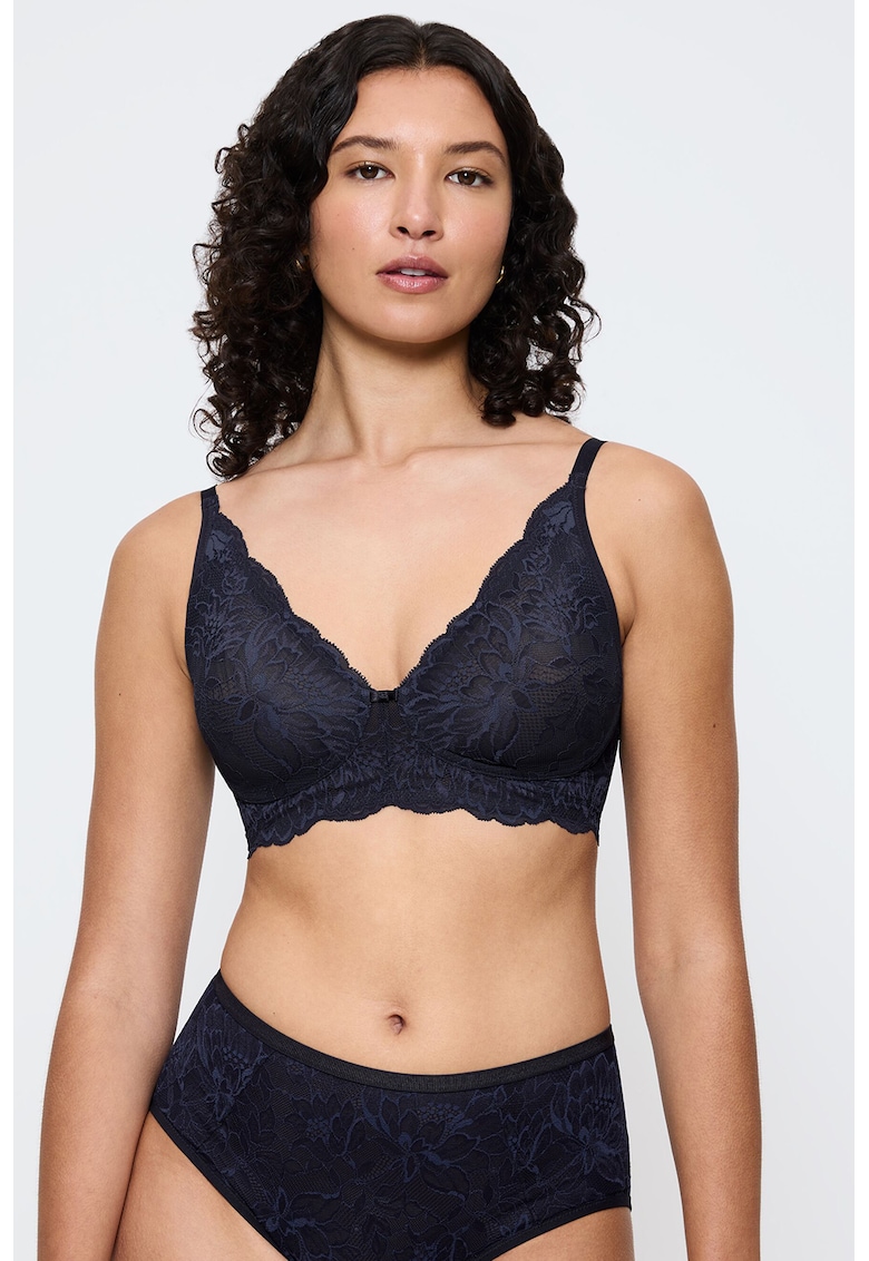 Sutien din dantela cu cupe triunghiulare