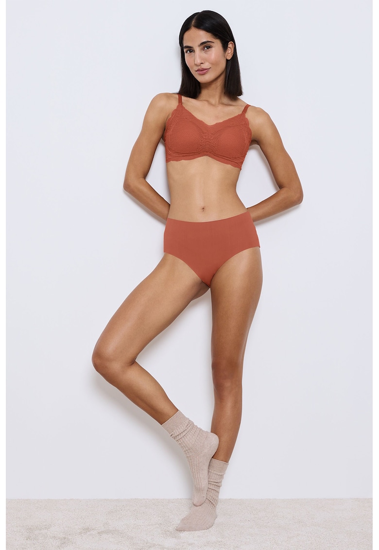 Chiloti cu talie inalta si insertii din dantela Chiloti cu talie inalta si insertii din dantela