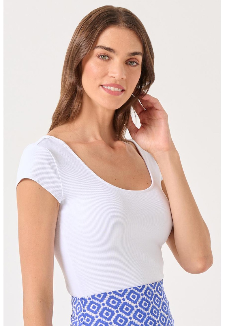 Tricou cu decolteu rotund adanc