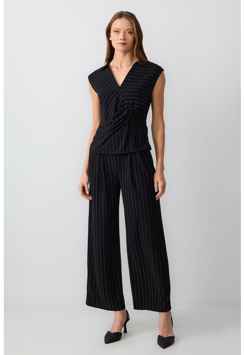 Pantaloni cu model in dungi si talie inalta