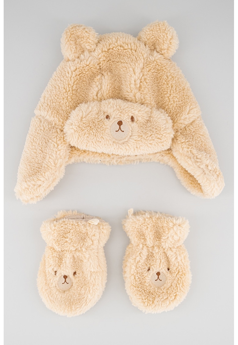 Set de caciula pufoasa cu model ursulet si manusi - 2 piese Set de caciula pufoasa cu model ursulet si manusi - 2 piese