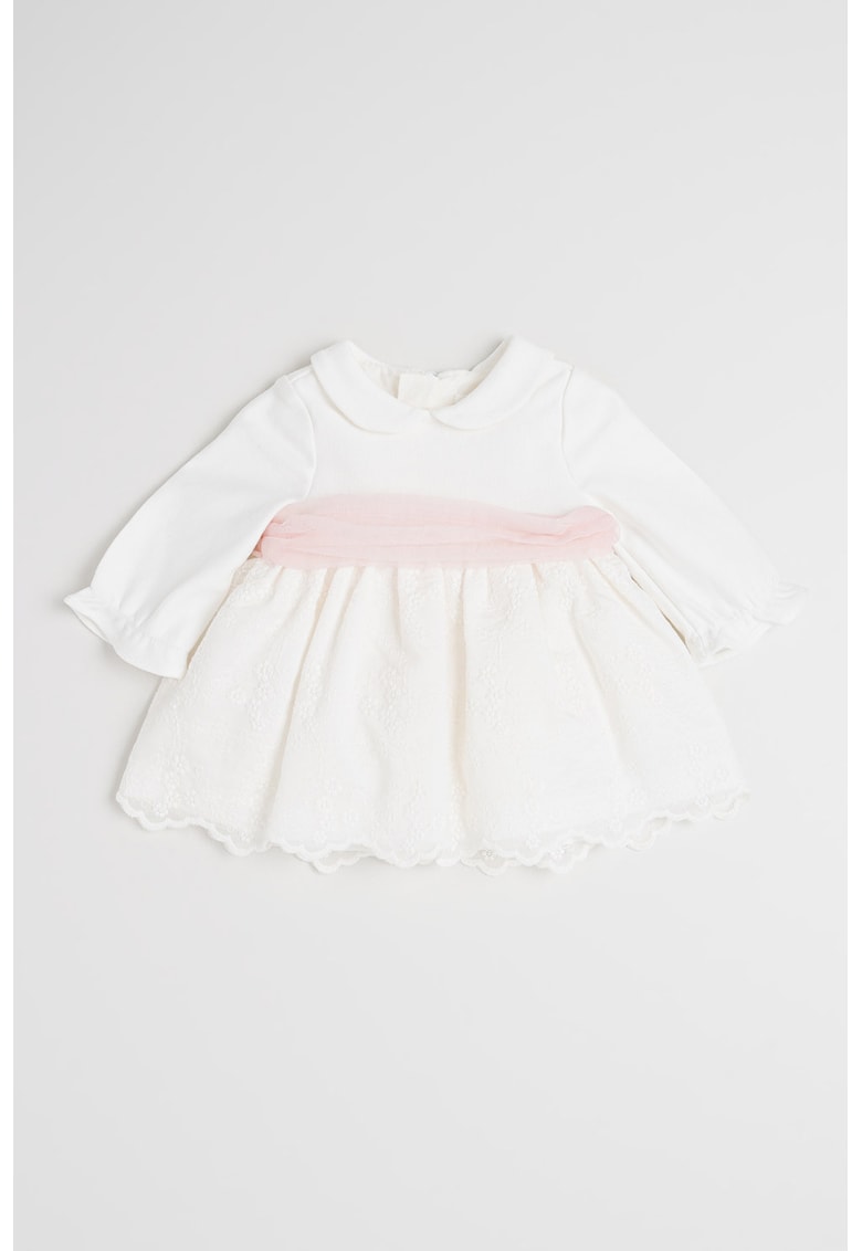 Rochie evazata cu detaliu contrastant in talie